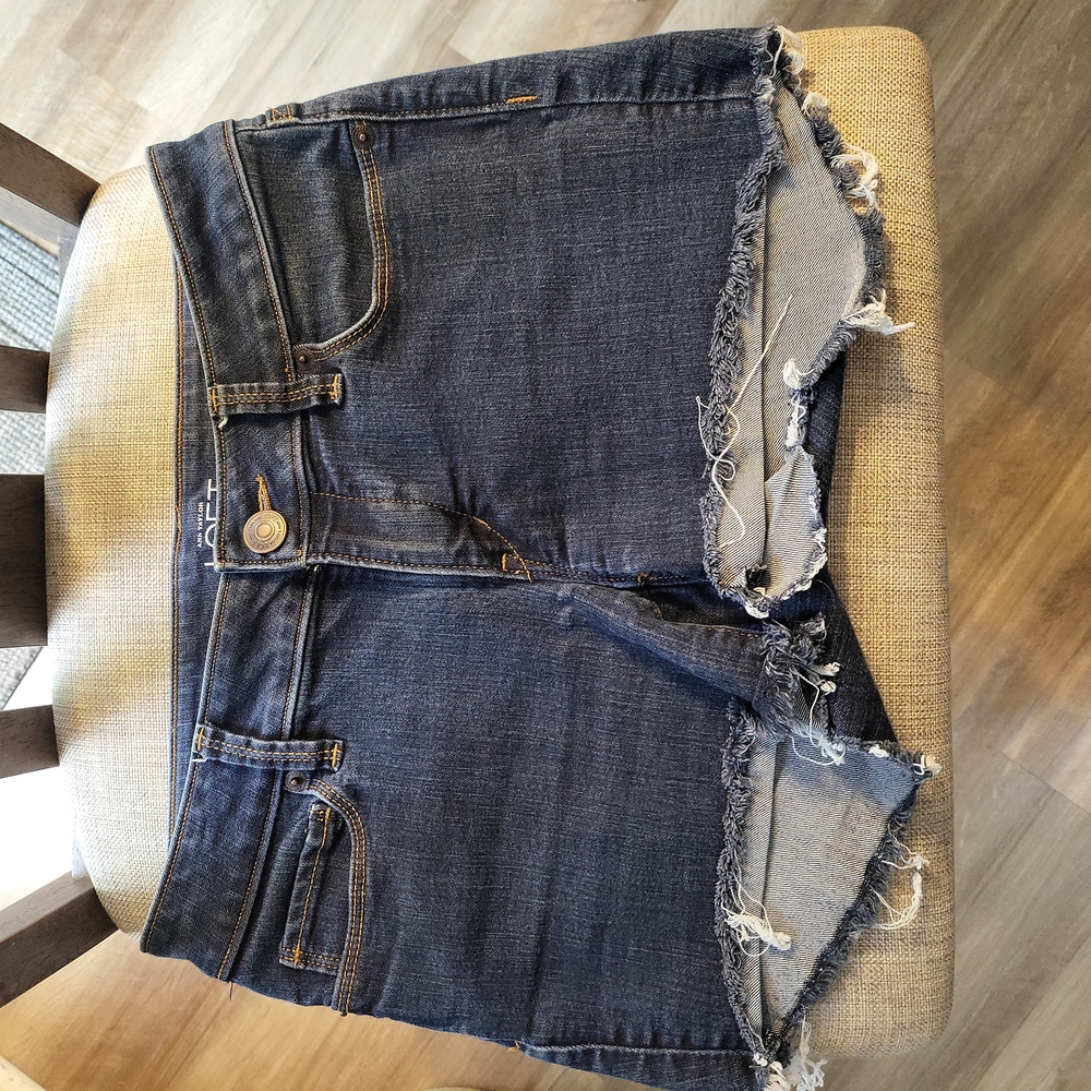 Ann Taylor Loft size 26/2 curvy crop shorts